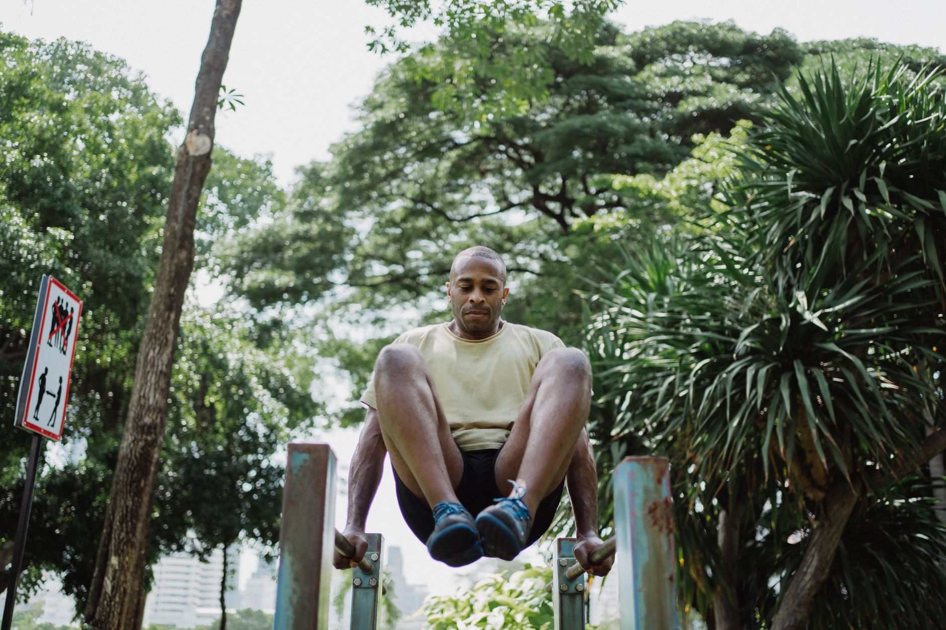 Best Calisthenics Dip Belt Exercises for Building Strength and Muscle