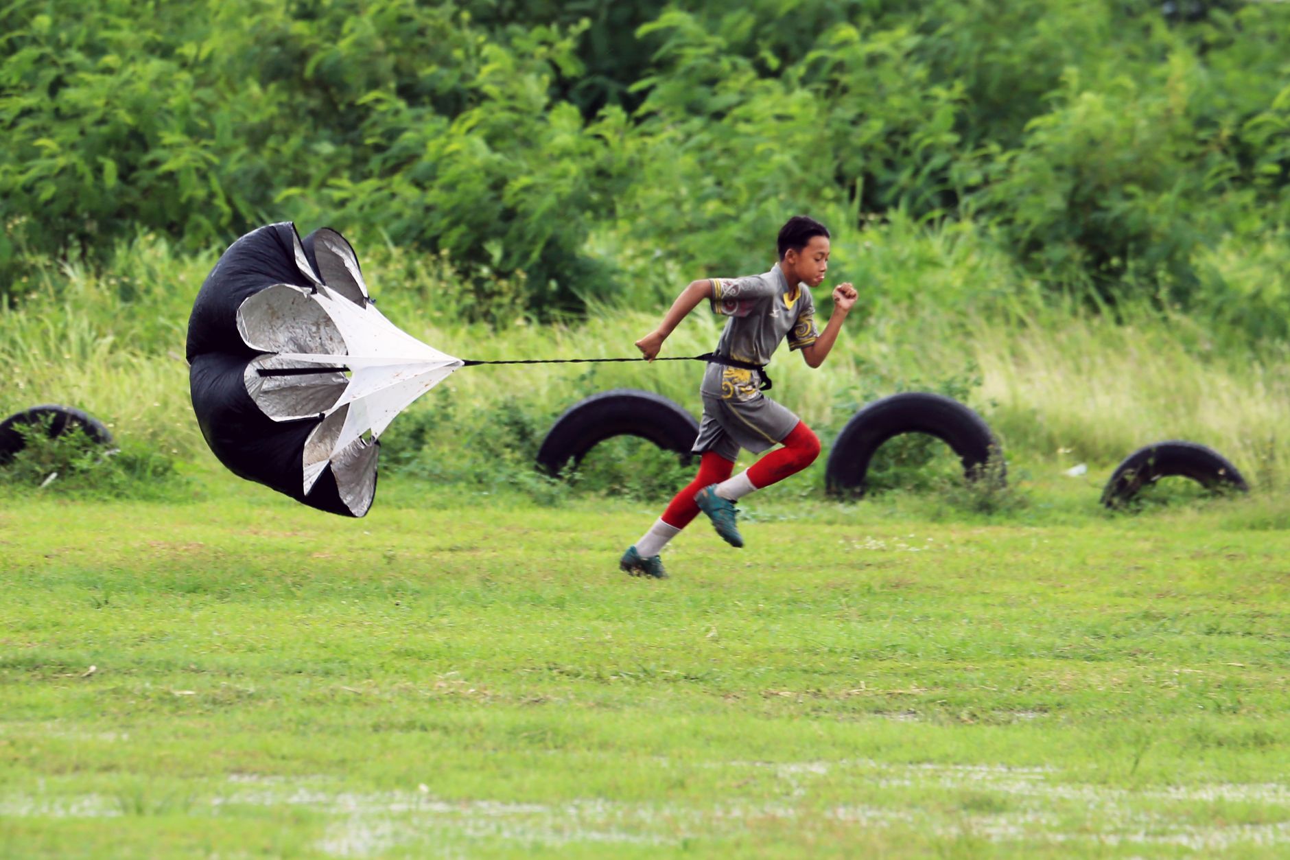 Best Football Speed Parachutes for Explosive Sprint Training