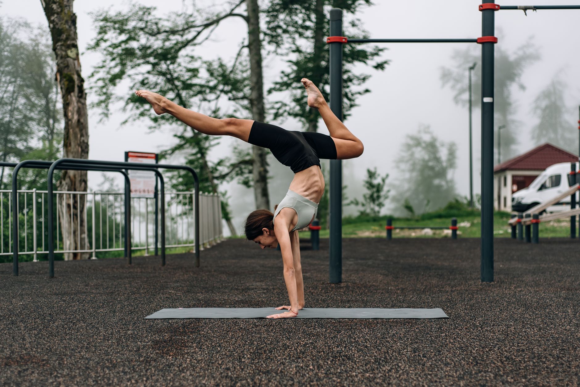 The Best Gymnastics Mats for Calisthenics Floor Work and Safety